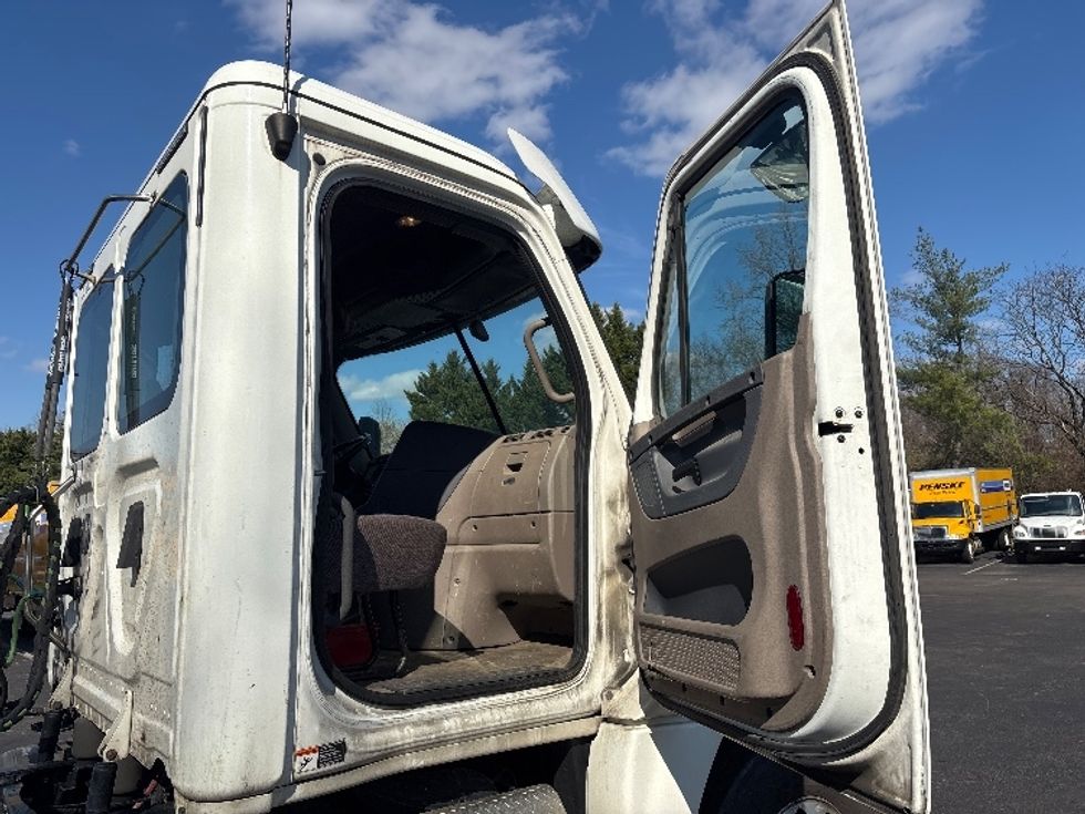 Day Cab Tractor-Heavy Duty Tractors-Freightliner-2020-Cascadia 12564ST-Capitol Heights-MD-125,730\n\t\tmiles-$ 58,000 - Image 12