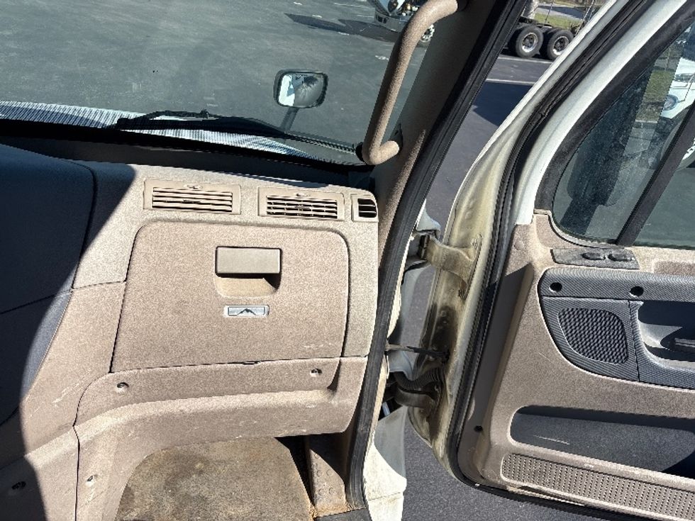 Day Cab Tractor-Heavy Duty Tractors-Freightliner-2020-Cascadia 12564ST-Capitol Heights-MD-125,730\n\t\tmiles-$ 58,000 - Image 13