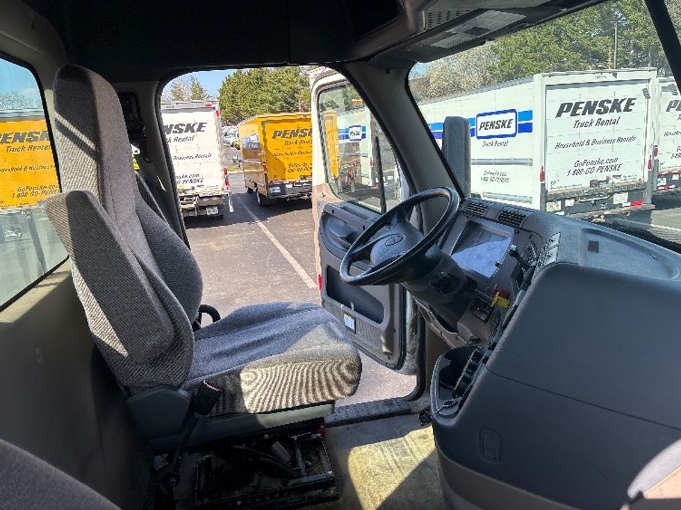 Day Cab Tractor-Heavy Duty Tractors-Freightliner-2020-Cascadia 12564ST-Capitol Heights-MD-125,730\n\t\tmiles-$ 58,000 - Image 14