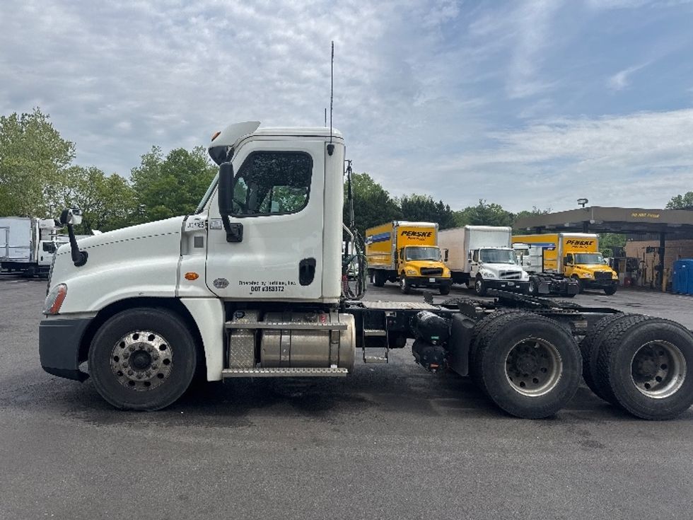 Day Cab Tractor-Heavy Duty Tractors-Freightliner-2020-Cascadia 12564ST-Capitol Heights-MD-125,730\n\t\tmiles-$ 58,000 - Image 4
