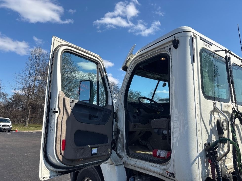 Day Cab Tractor-Heavy Duty Tractors-Freightliner-2020-Cascadia 12564ST-Capitol Heights-MD-125,730\n\t\tmiles-$ 58,000 - Image 9