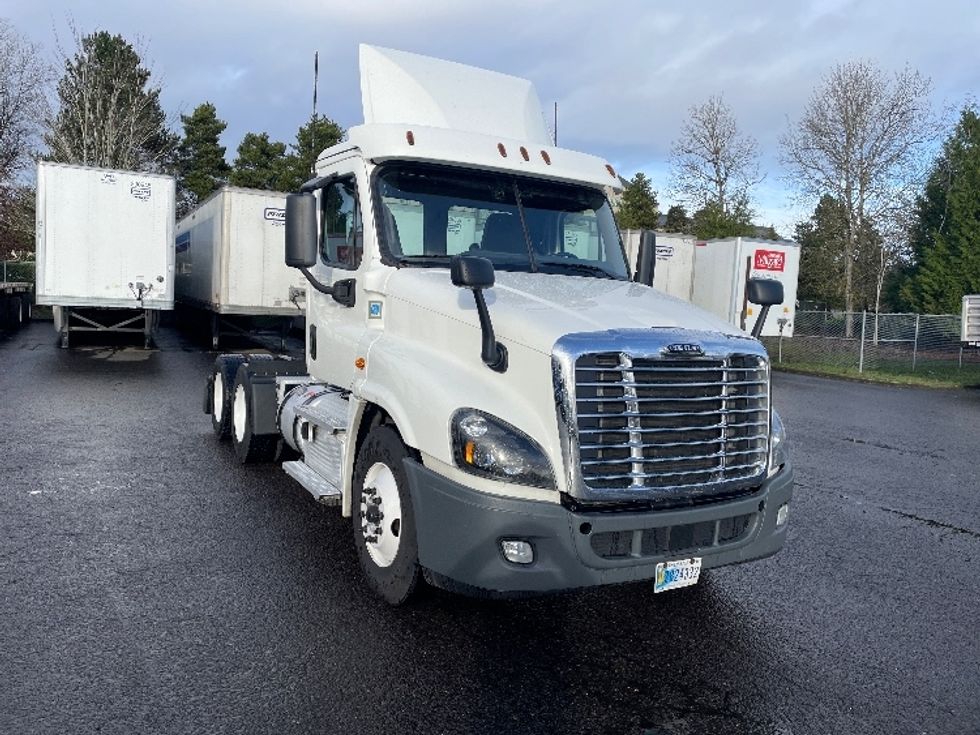 Day Cab Tractor-Heavy Duty Tractors-Freightliner-2020-Cascadia 12564ST-Clackamas-OR-177,098\n\t\tmiles-$ 55,500 - Image 1