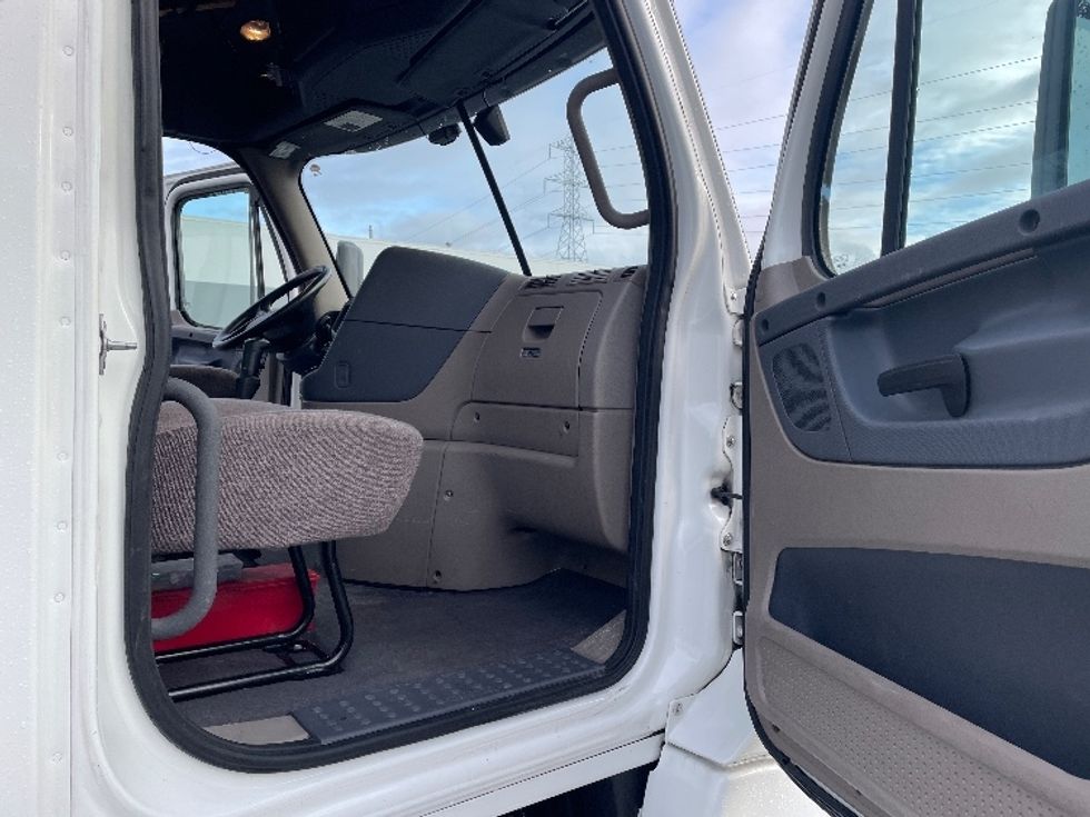 Day Cab Tractor-Heavy Duty Tractors-Freightliner-2020-Cascadia 12564ST-Clackamas-OR-177,098\n\t\tmiles-$ 55,500 - Image 11