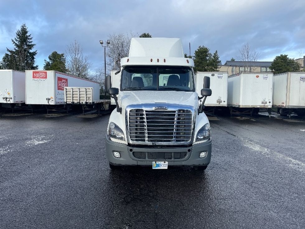 Day Cab Tractor-Heavy Duty Tractors-Freightliner-2020-Cascadia 12564ST-Clackamas-OR-177,098\n\t\tmiles-$ 55,500 - Image 2