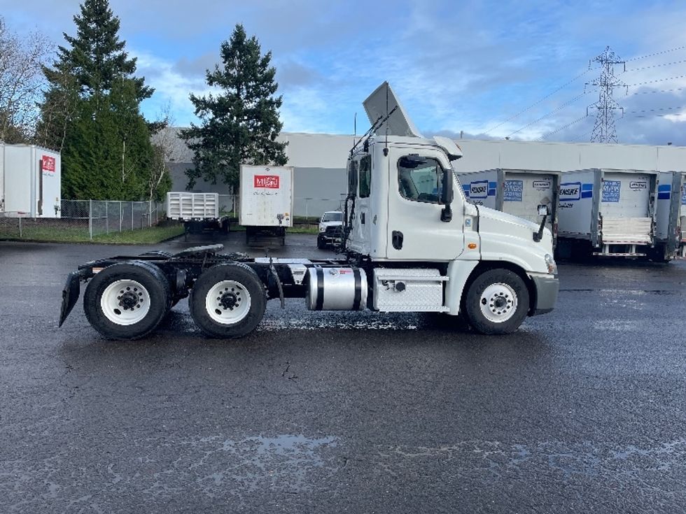 Day Cab Tractor-Heavy Duty Tractors-Freightliner-2020-Cascadia 12564ST-Clackamas-OR-177,098\n\t\tmiles-$ 55,500 - Image 8