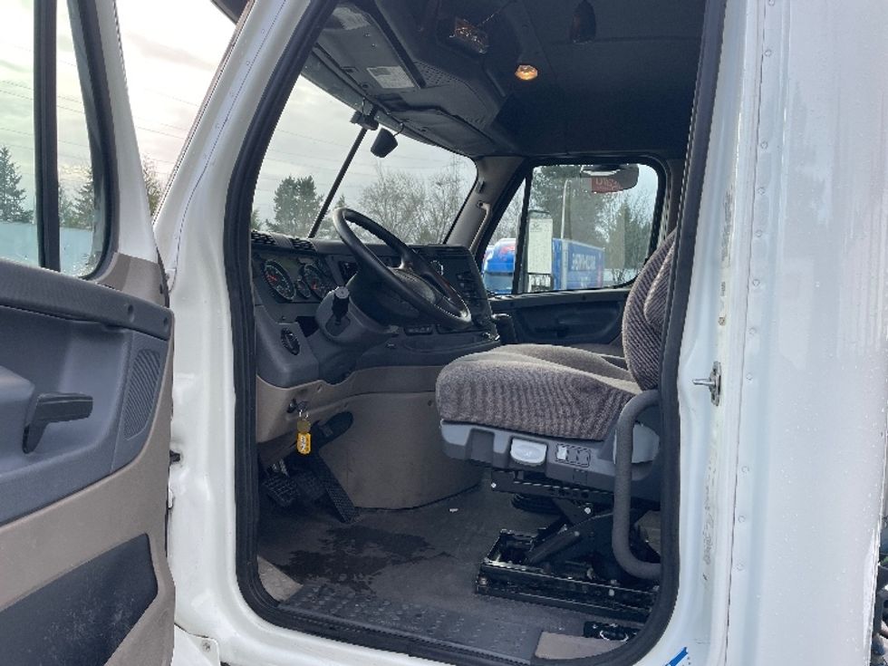 Day Cab Tractor-Heavy Duty Tractors-Freightliner-2020-Cascadia 12564ST-Clackamas-OR-177,098\n\t\tmiles-$ 55,500 - Image 9