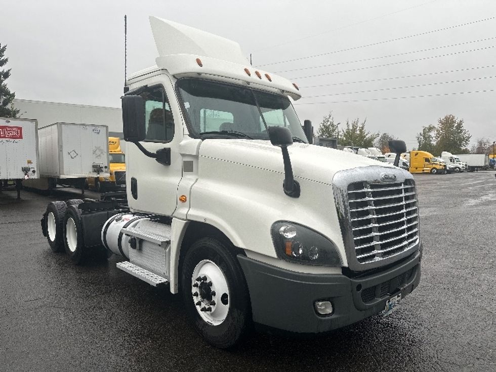 Day Cab Tractor-Heavy Duty Tractors-Freightliner-2020-Cascadia 12564ST-Clackamas-OR-371,795\n\t\tmiles-$ 43,000 - Image 1