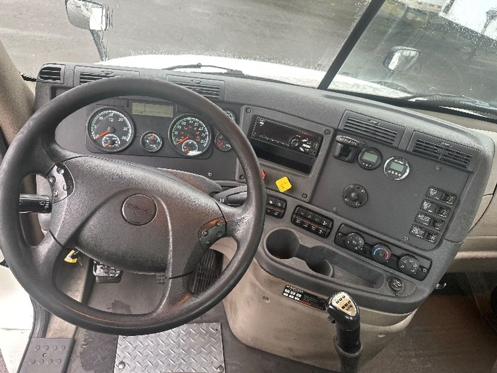 Day Cab Tractor-Heavy Duty Tractors-Freightliner-2020-Cascadia 12564ST-Clackamas-OR-371,795\n\t\tmiles-$ 43,000 - Image 11