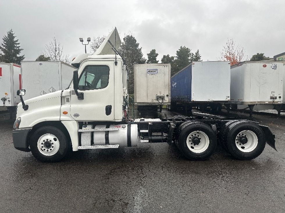 Day Cab Tractor-Heavy Duty Tractors-Freightliner-2020-Cascadia 12564ST-Clackamas-OR-371,795\n\t\tmiles-$ 43,000 - Image 4