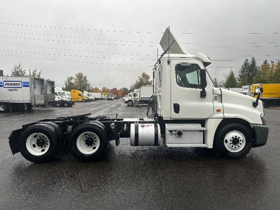 Day Cab Tractor-Heavy Duty Tractors-Freightliner-2020-Cascadia 12564ST-Clackamas-OR-371,795\n\t\tmiles-$ 43,000 - Image 8