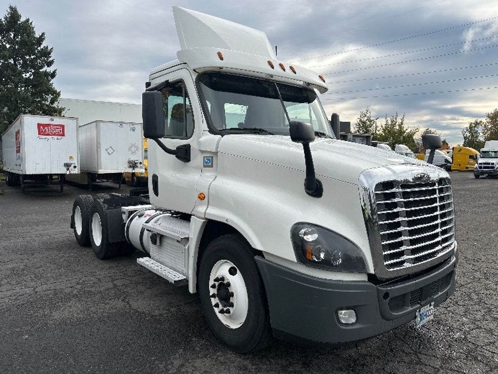 Day Cab Tractor-Heavy Duty Tractors-Freightliner-2020-Cascadia 12564ST-Clackamas-OR-469,866\n\t\tmiles-$ 37,000 - Image 1
