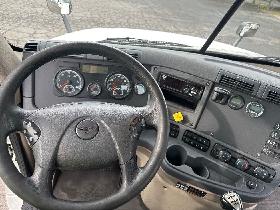 Day Cab Tractor-Heavy Duty Tractors-Freightliner-2020-Cascadia 12564ST-Clackamas-OR-469,866\n\t\tmiles-$ 37,000 - Image 11