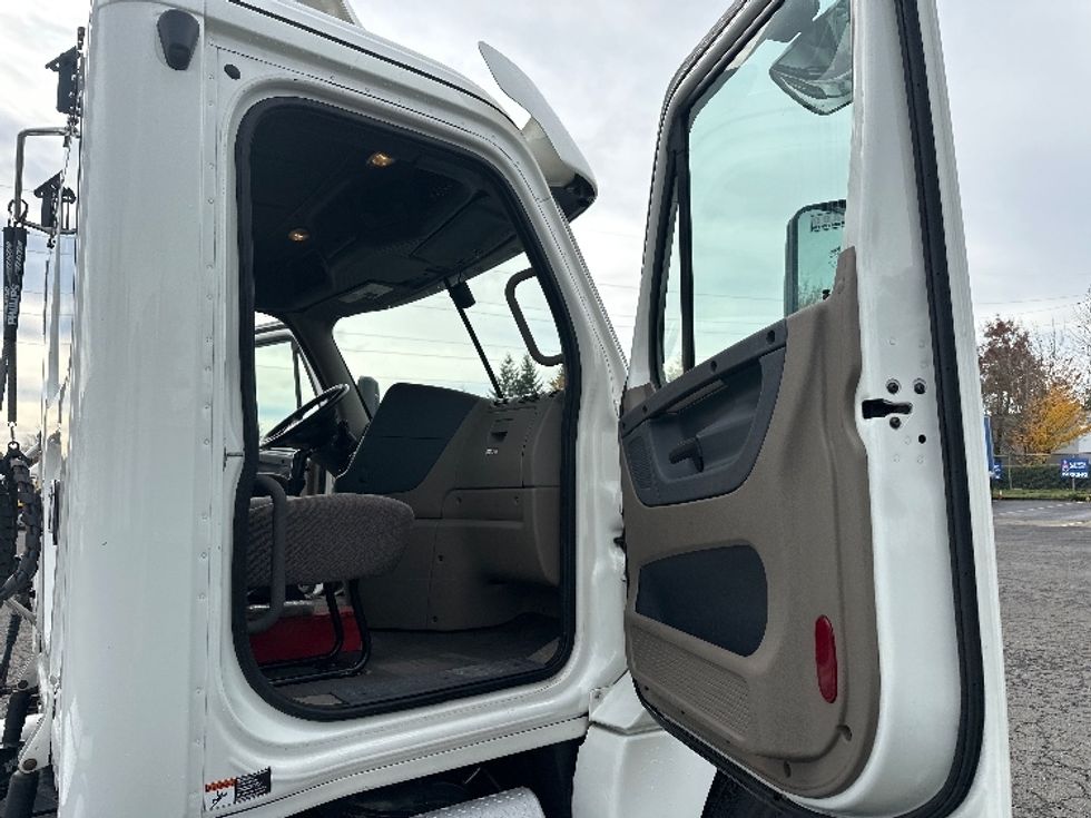 Day Cab Tractor-Heavy Duty Tractors-Freightliner-2020-Cascadia 12564ST-Clackamas-OR-469,866\n\t\tmiles-$ 37,000 - Image 12