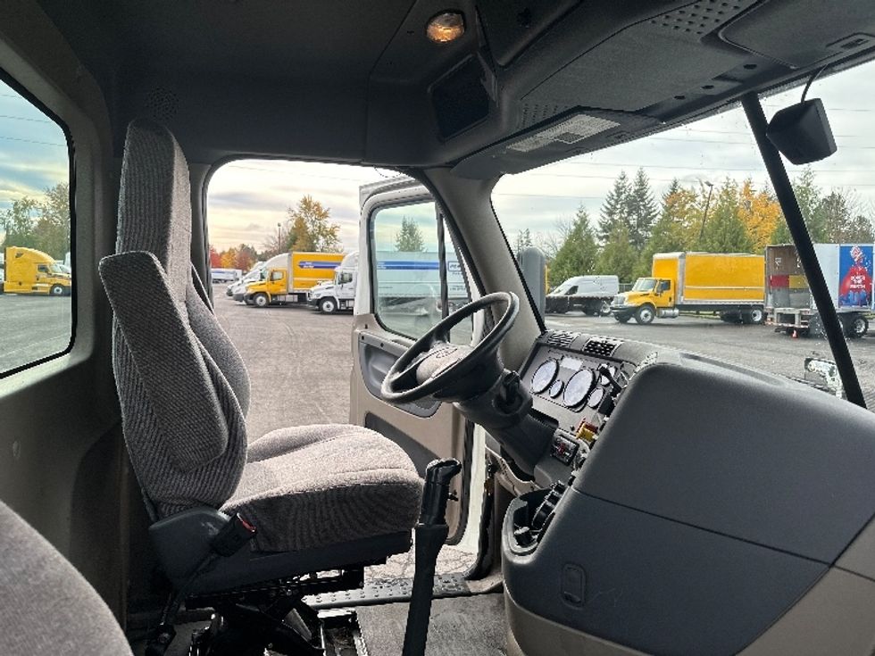 Day Cab Tractor-Heavy Duty Tractors-Freightliner-2020-Cascadia 12564ST-Clackamas-OR-469,866\n\t\tmiles-$ 37,000 - Image 14