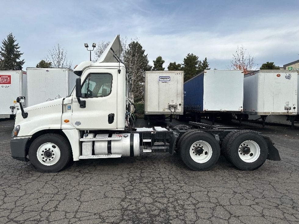 Day Cab Tractor-Heavy Duty Tractors-Freightliner-2020-Cascadia 12564ST-Clackamas-OR-469,866\n\t\tmiles-$ 37,000 - Image 4
