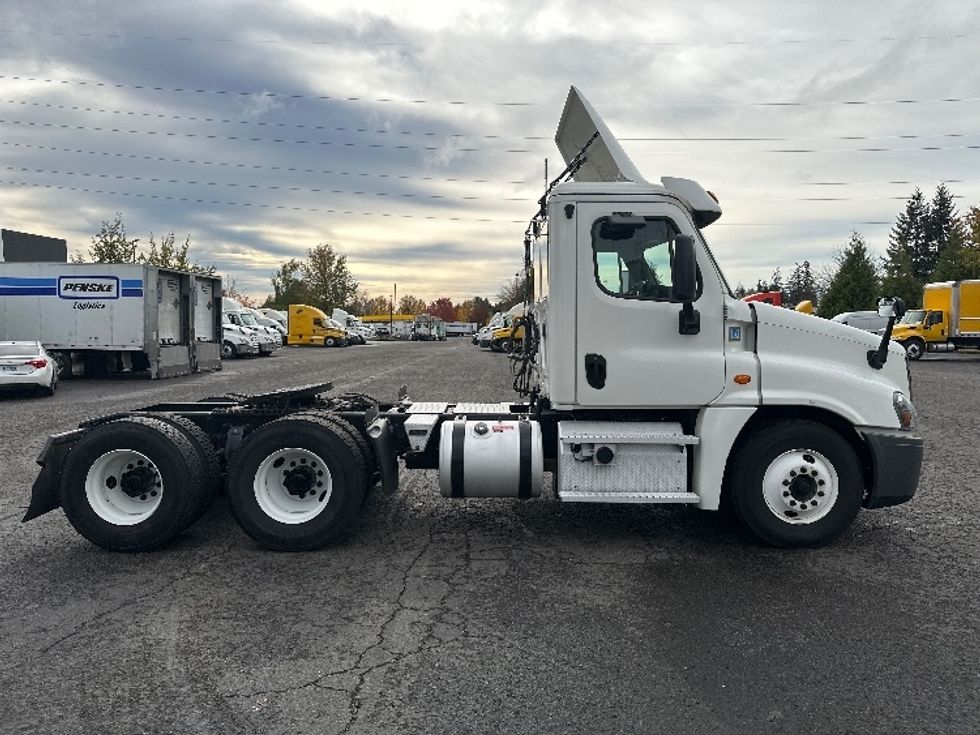 Day Cab Tractor-Heavy Duty Tractors-Freightliner-2020-Cascadia 12564ST-Clackamas-OR-469,866\n\t\tmiles-$ 37,000 - Image 8