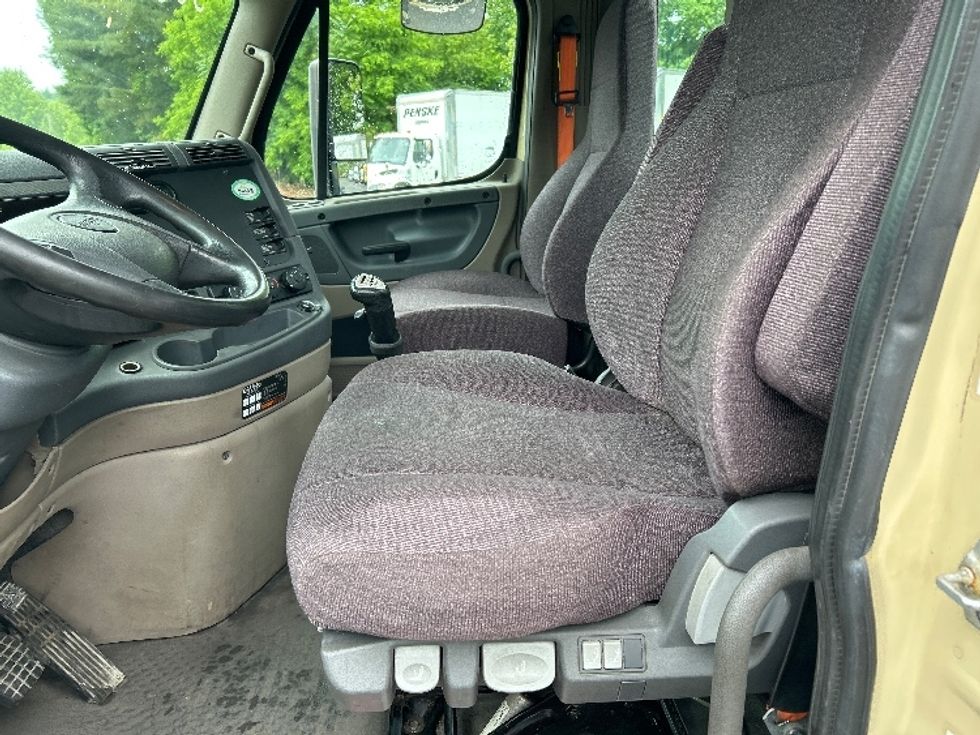 Day Cab Tractor-Heavy Duty Tractors-Freightliner-2020-Cascadia 12564ST-Cleveland-TN-372,418\n\t\tmiles-$ 42,500 - Image 10