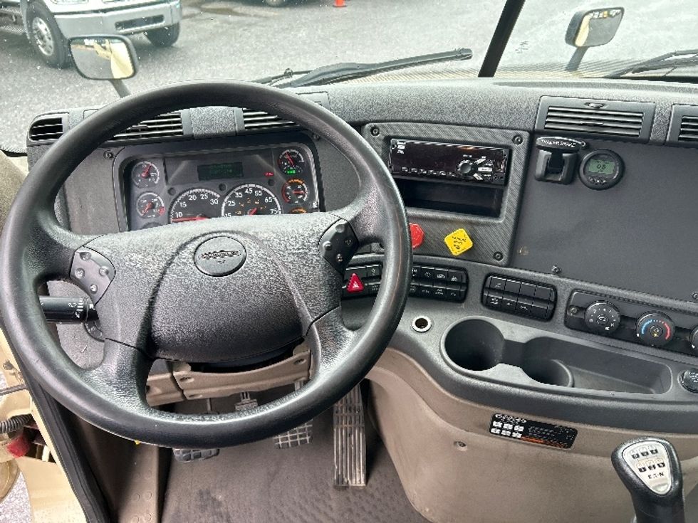 Day Cab Tractor-Heavy Duty Tractors-Freightliner-2020-Cascadia 12564ST-Cleveland-TN-372,418\n\t\tmiles-$ 42,500 - Image 11