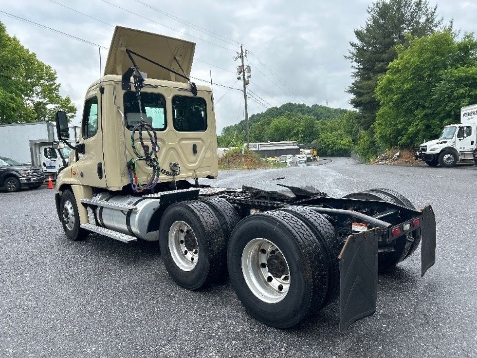 Day Cab Tractor-Heavy Duty Tractors-Freightliner-2020-Cascadia 12564ST-Cleveland-TN-372,418\n\t\tmiles-$ 42,500 - Image 5