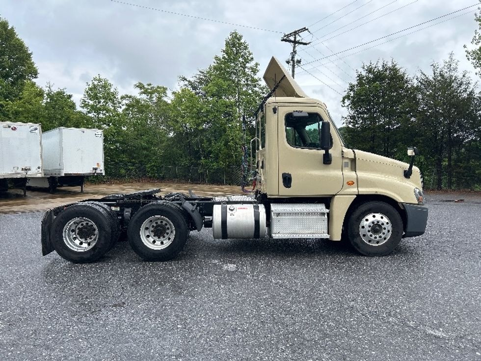 Day Cab Tractor-Heavy Duty Tractors-Freightliner-2020-Cascadia 12564ST-Cleveland-TN-372,418\n\t\tmiles-$ 42,500 - Image 8