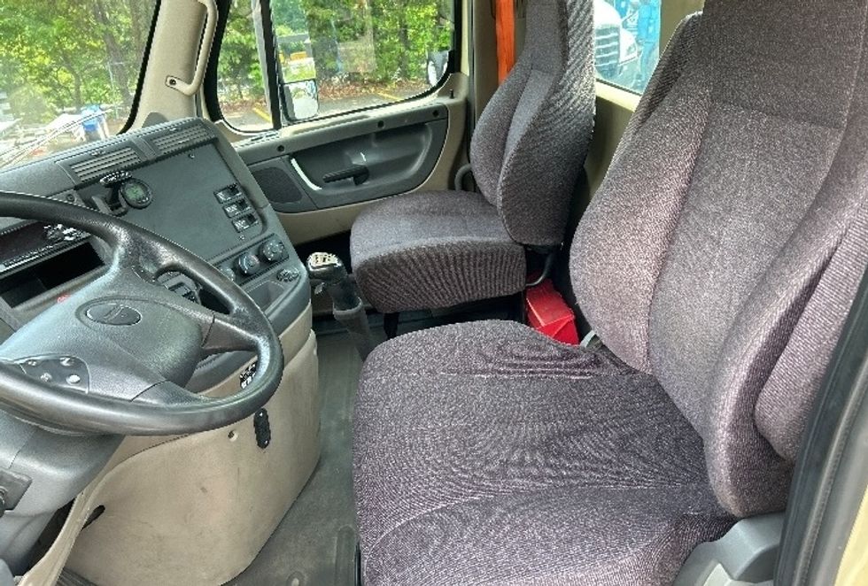Day Cab Tractor-Heavy Duty Tractors-Freightliner-2020-Cascadia 12564ST-Cleveland-TN-413,084\n\t\tmiles-$ 40,500 - Image 10