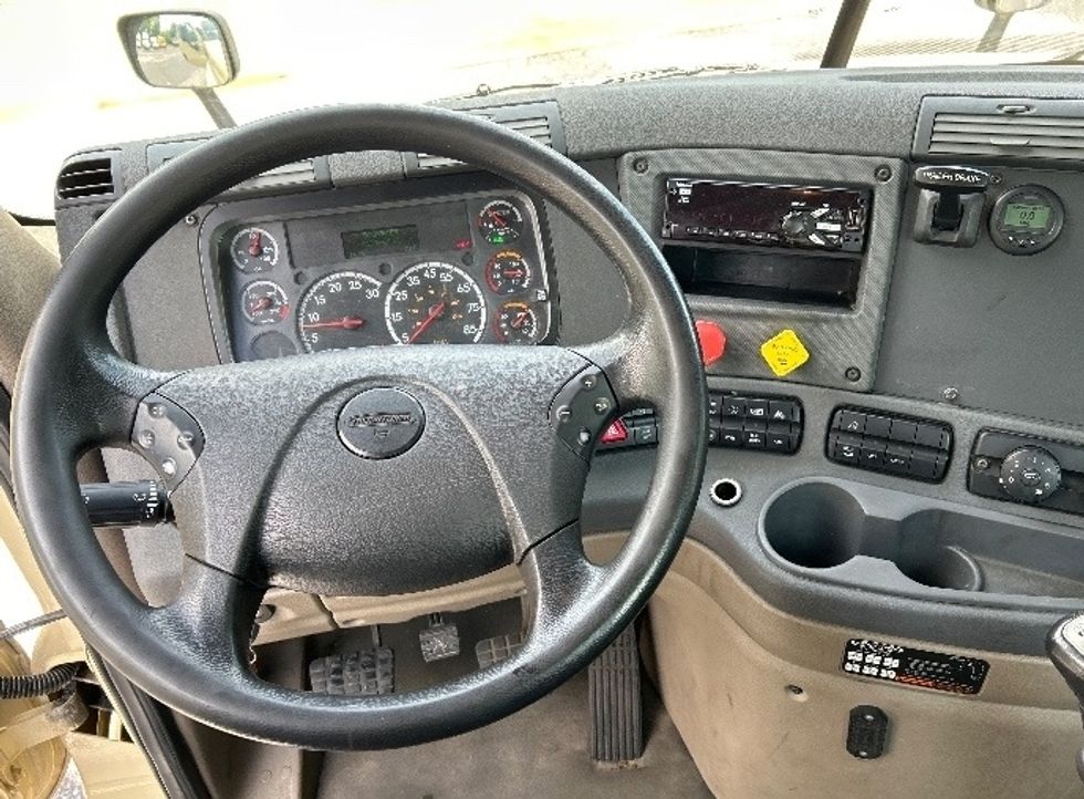 Day Cab Tractor-Heavy Duty Tractors-Freightliner-2020-Cascadia 12564ST-Cleveland-TN-413,084\n\t\tmiles-$ 40,500 - Image 11