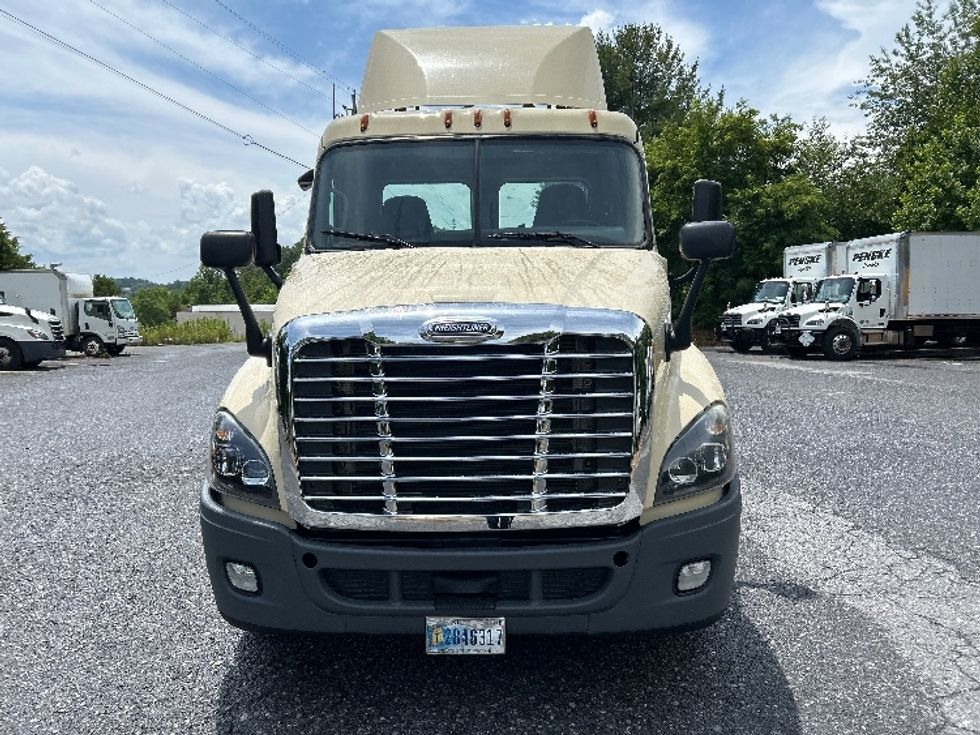 Day Cab Tractor-Heavy Duty Tractors-Freightliner-2020-Cascadia 12564ST-Cleveland-TN-413,084\n\t\tmiles-$ 40,500 - Image 2