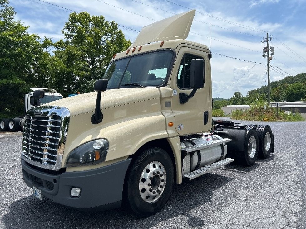 Day Cab Tractor-Heavy Duty Tractors-Freightliner-2020-Cascadia 12564ST-Cleveland-TN-413,084\n\t\tmiles-$ 40,500 - Image 3