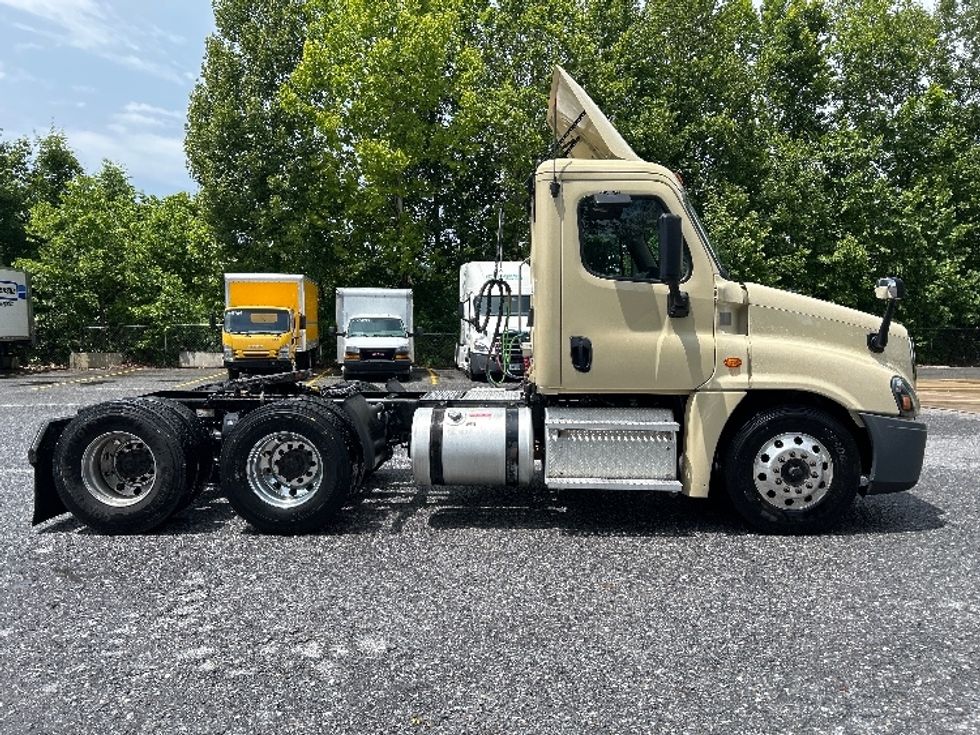 Day Cab Tractor-Heavy Duty Tractors-Freightliner-2020-Cascadia 12564ST-Cleveland-TN-413,084\n\t\tmiles-$ 40,500 - Image 8