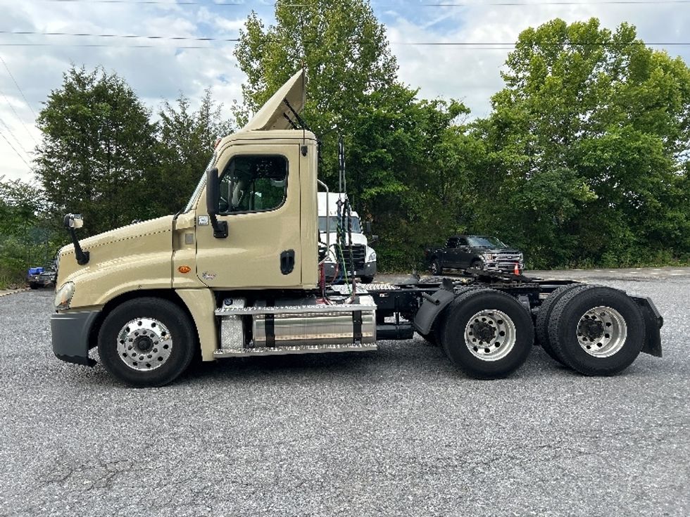 Day Cab Tractor-Heavy Duty Tractors-Freightliner-2020-Cascadia 12564ST-Cleveland-TN-418,662\n\t\tmiles-$ 40,000 - Image 4