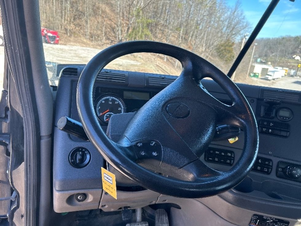 Day Cab Tractor-Heavy Duty Tractors-Freightliner-2020-Cascadia 12564ST-Cross Lanes-WV-390,599\n\t\tmiles-$ 54,000 - Image 10
