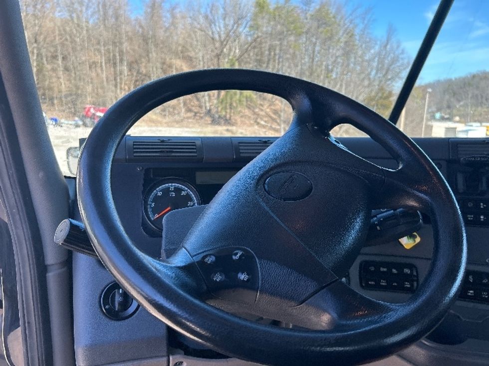 Day Cab Tractor-Heavy Duty Tractors-Freightliner-2020-Cascadia 12564ST-Cross Lanes-WV-390,599\n\t\tmiles-$ 54,000 - Image 11