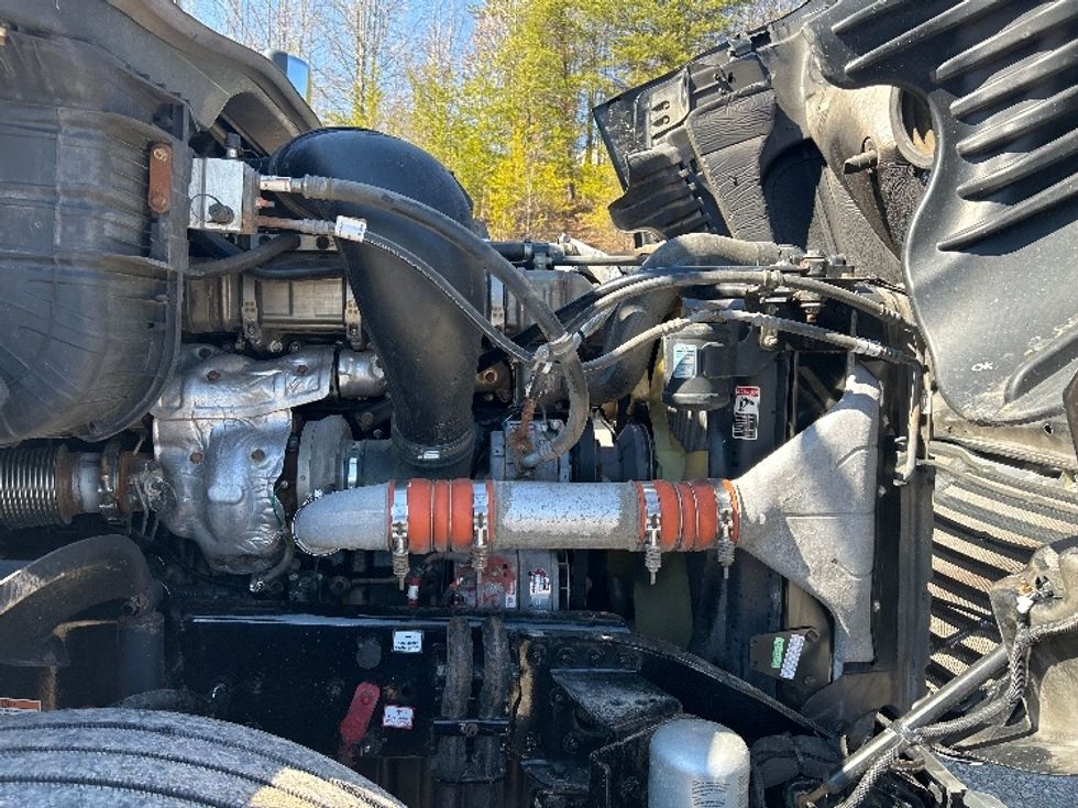 Day Cab Tractor-Heavy Duty Tractors-Freightliner-2020-Cascadia 12564ST-Cross Lanes-WV-390,599\n\t\tmiles-$ 54,000 - Image 15