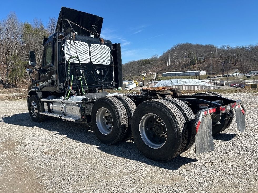 Day Cab Tractor-Heavy Duty Tractors-Freightliner-2020-Cascadia 12564ST-Cross Lanes-WV-390,599\n\t\tmiles-$ 54,000 - Image 5