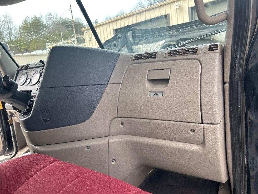 Day Cab Tractor-Heavy Duty Tractors-Freightliner-2020-Cascadia 12564ST-Cross Lanes-WV-405,555\n\t\tmiles-$ 53,250 - Image 13