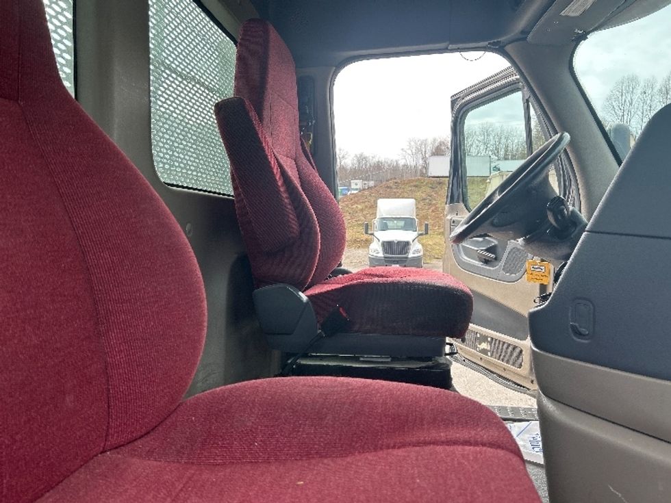 Day Cab Tractor-Heavy Duty Tractors-Freightliner-2020-Cascadia 12564ST-Cross Lanes-WV-405,555\n\t\tmiles-$ 53,250 - Image 14