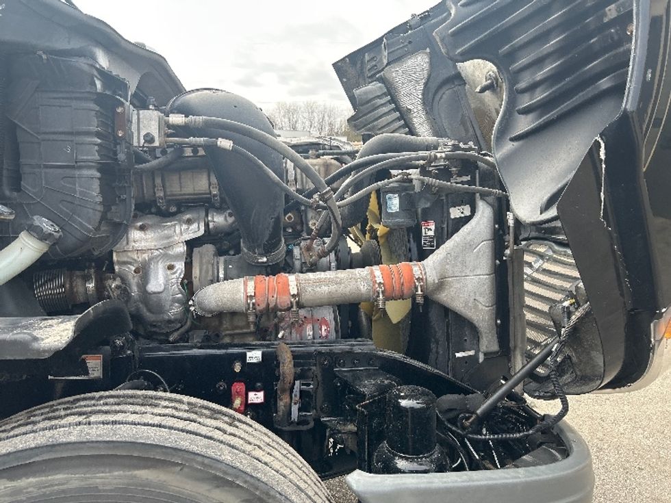 Day Cab Tractor-Heavy Duty Tractors-Freightliner-2020-Cascadia 12564ST-Cross Lanes-WV-405,555\n\t\tmiles-$ 53,250 - Image 15