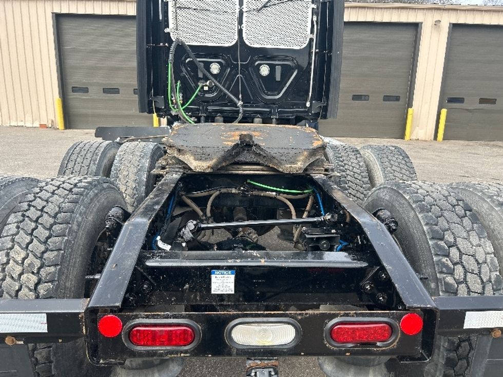 Day Cab Tractor-Heavy Duty Tractors-Freightliner-2020-Cascadia 12564ST-Cross Lanes-WV-405,555\n\t\tmiles-$ 53,250 - Image 6