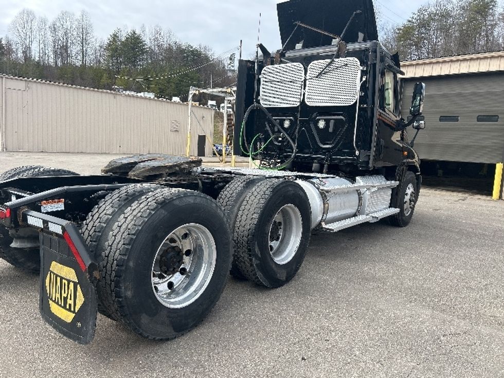Day Cab Tractor-Heavy Duty Tractors-Freightliner-2020-Cascadia 12564ST-Cross Lanes-WV-405,555\n\t\tmiles-$ 53,250 - Image 7