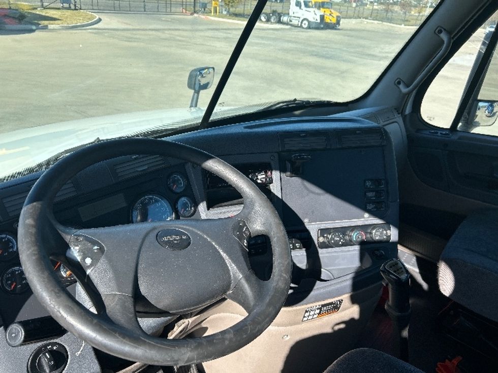 Day Cab Tractor-Heavy Duty Tractors-Freightliner-2020-Cascadia 12564ST-Dallas-TX-330,123\n\t\tmiles-$ 48,000 - Image 10