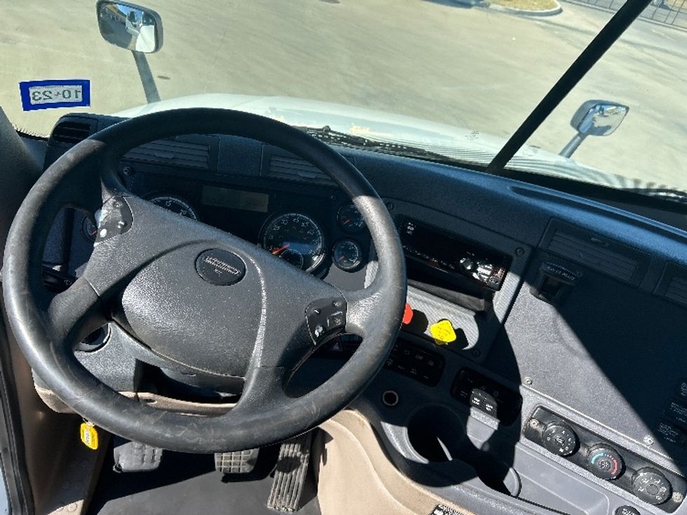 Day Cab Tractor-Heavy Duty Tractors-Freightliner-2020-Cascadia 12564ST-Dallas-TX-330,123\n\t\tmiles-$ 48,000 - Image 11