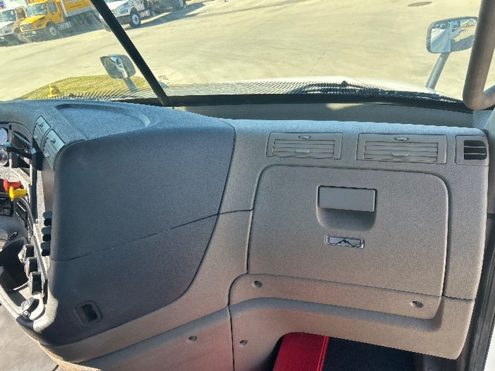 Day Cab Tractor-Heavy Duty Tractors-Freightliner-2020-Cascadia 12564ST-Dallas-TX-330,123\n\t\tmiles-$ 48,000 - Image 13