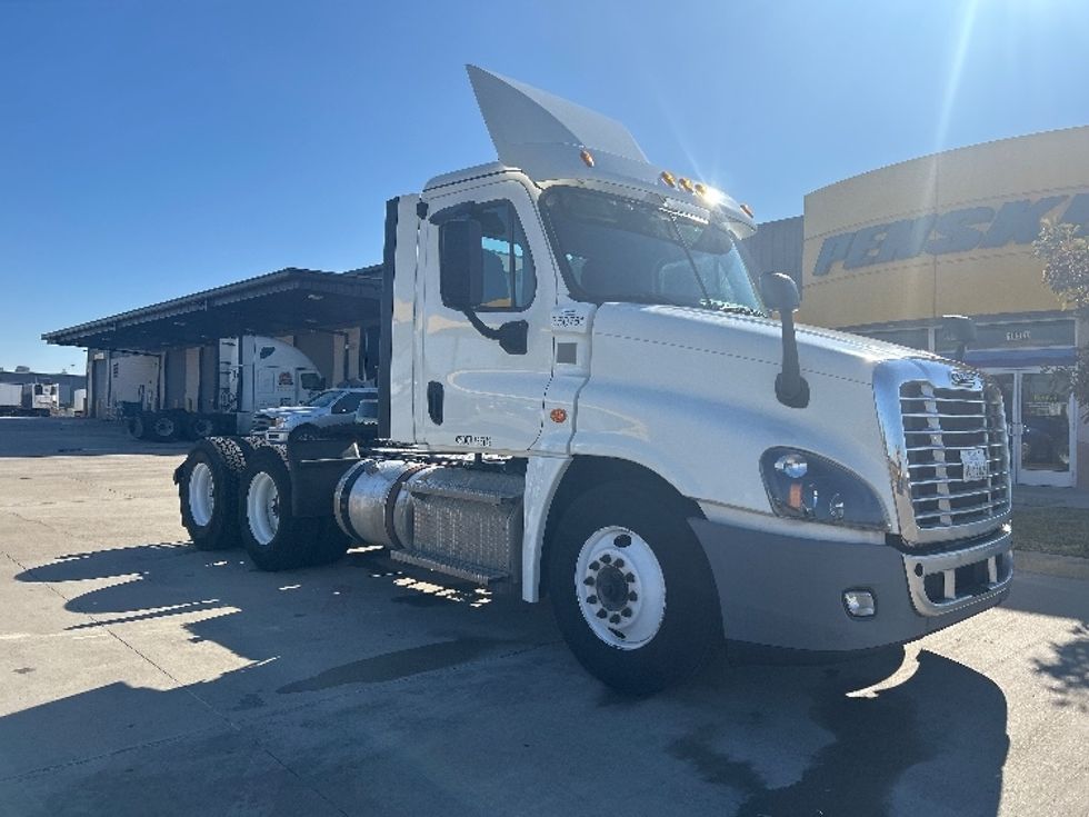 Day Cab Tractor-Heavy Duty Tractors-Freightliner-2020-Cascadia 12564ST-Dallas-TX-330,123\n\t\tmiles-$ 48,000 - Image 3