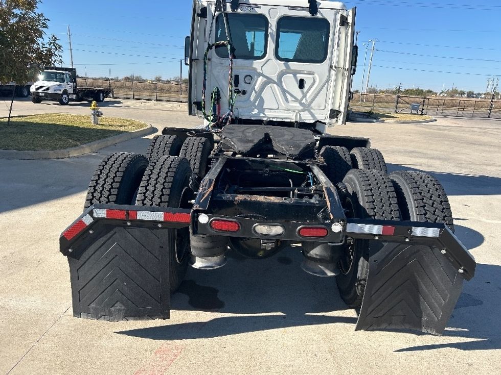 Day Cab Tractor-Heavy Duty Tractors-Freightliner-2020-Cascadia 12564ST-Dallas-TX-330,123\n\t\tmiles-$ 48,000 - Image 6