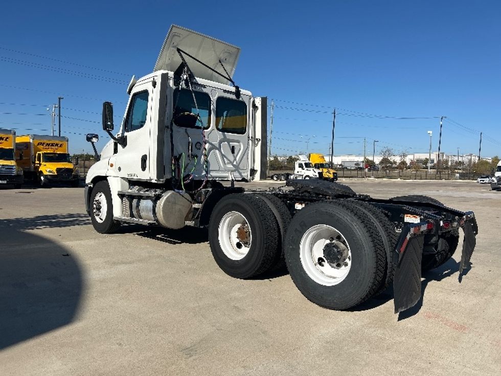 Day Cab Tractor-Heavy Duty Tractors-Freightliner-2020-Cascadia 12564ST-Dallas-TX-330,123\n\t\tmiles-$ 48,000 - Image 7