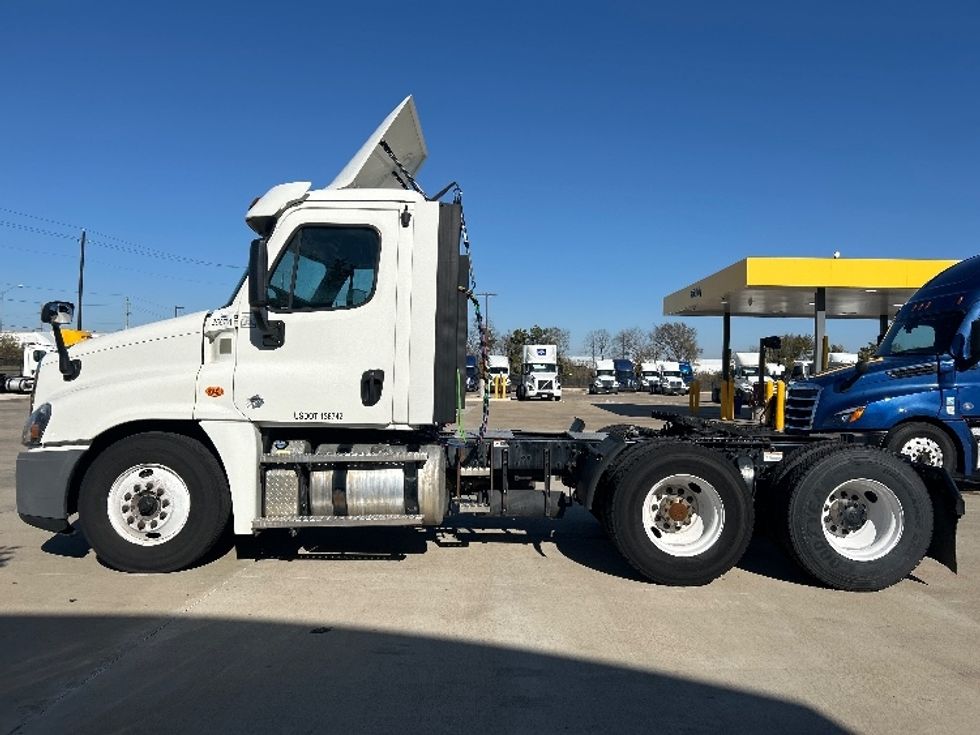 Day Cab Tractor-Heavy Duty Tractors-Freightliner-2020-Cascadia 12564ST-Dallas-TX-330,123\n\t\tmiles-$ 48,000 - Image 8