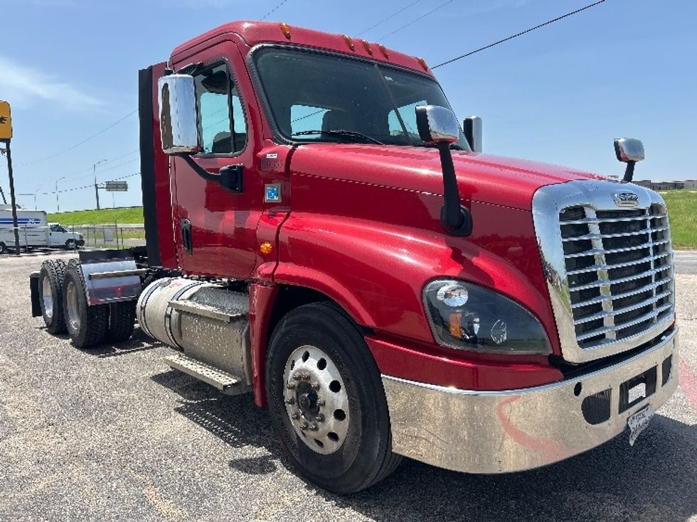 Day Cab Tractor-Heavy Duty Tractors-Freightliner-2020-Cascadia 12564ST-Dallas-TX-417,093\n\t\tmiles-$ 46,750 - Image 1