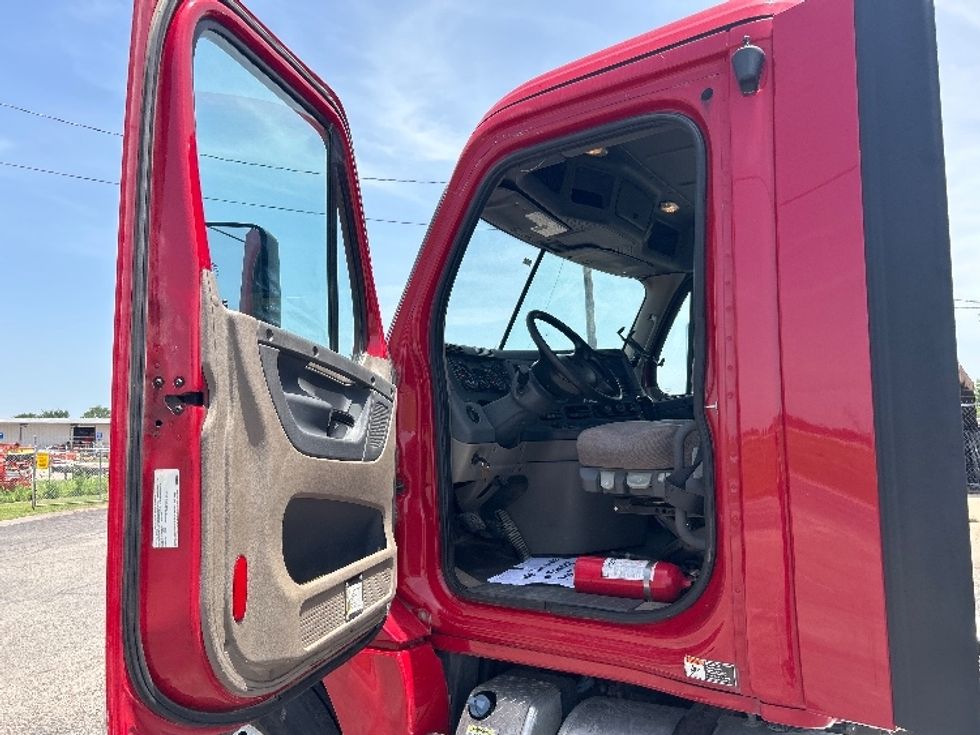 Day Cab Tractor-Heavy Duty Tractors-Freightliner-2020-Cascadia 12564ST-Dallas-TX-417,093\n\t\tmiles-$ 46,750 - Image 9