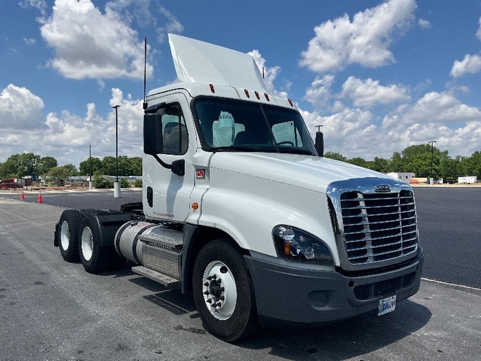 Day Cab Tractor-Heavy Duty Tractors-Freightliner-2020-Cascadia 12564ST-East Chicago-IN-356,400\n\t\tmiles-$ 62,500 - Image 1