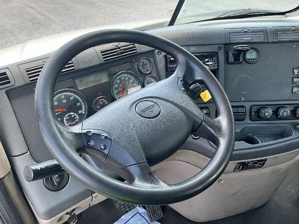 Day Cab Tractor-Heavy Duty Tractors-Freightliner-2020-Cascadia 12564ST-East Chicago-IN-356,400\n\t\tmiles-$ 62,500 - Image 10